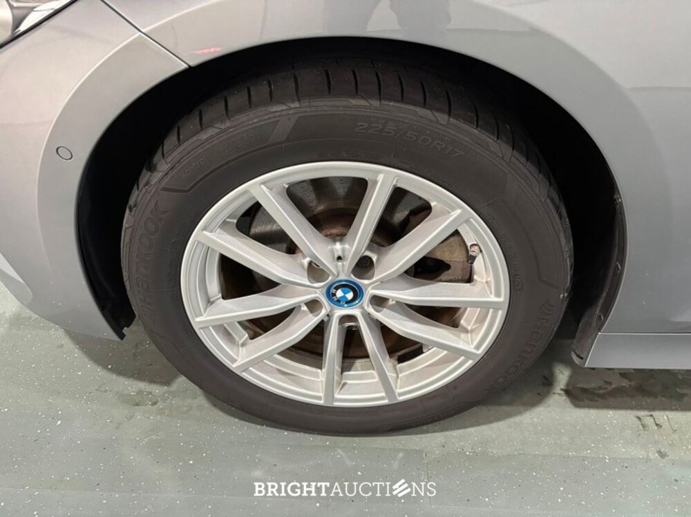 BMW 320e 3 Serie Touring 272pk 2023 (Origineel-NL) 3-Serie, T-950-KL