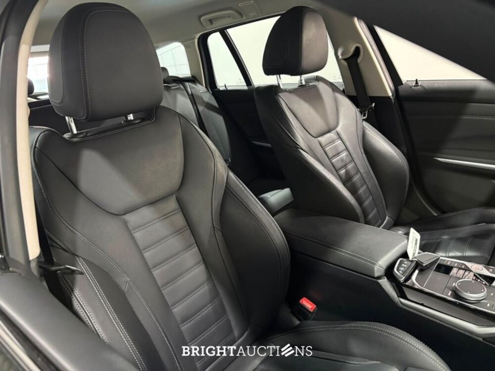 BMW 320e 3 Serie Touring 272pk 2023 (Origineel-NL) 3-Serie, T-950-KL