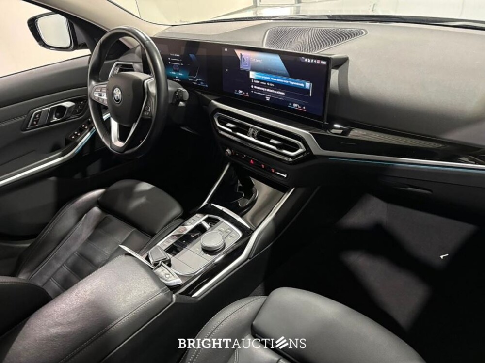 BMW 320e 3 Serie Touring 272pk 2023 (Origineel-NL) 3-Serie, T-950-KL