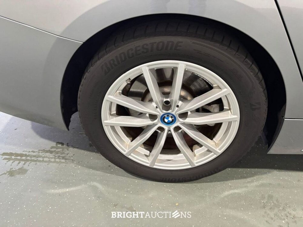 BMW 320e 3 Serie Touring 272pk 2023 (Origineel-NL) 3-Serie, T-950-KL