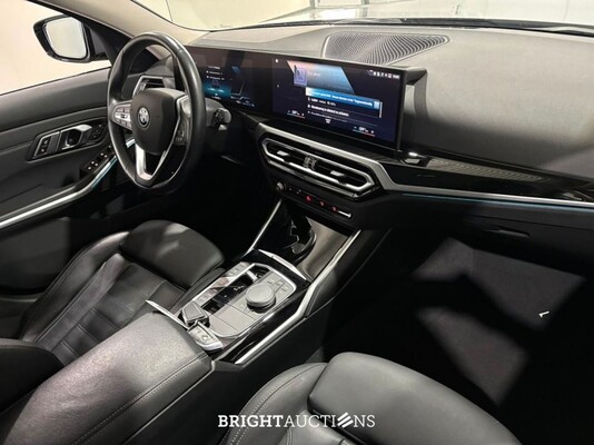 BMW 320e 3 Serie Touring 272pk 2023 (Origineel-NL) 3-Serie, T-950-KL
