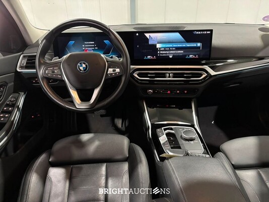 BMW 320e 3 Serie Touring 272pk 2023 (Origineel-NL) 3-Serie, T-950-KL