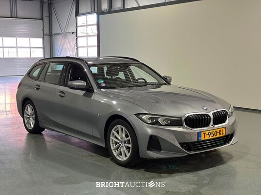 BMW 320e 3 Serie Touring 272pk 2023 (Origineel-NL) 3-Serie, T-950-KL