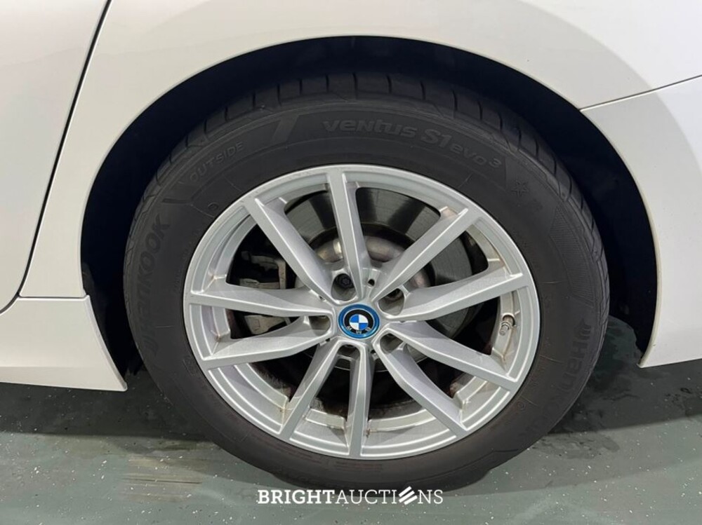BMW 320e 3 Serie Touring 272pk 2023 (Origineel-NL) 3-Serie, T-102-HT