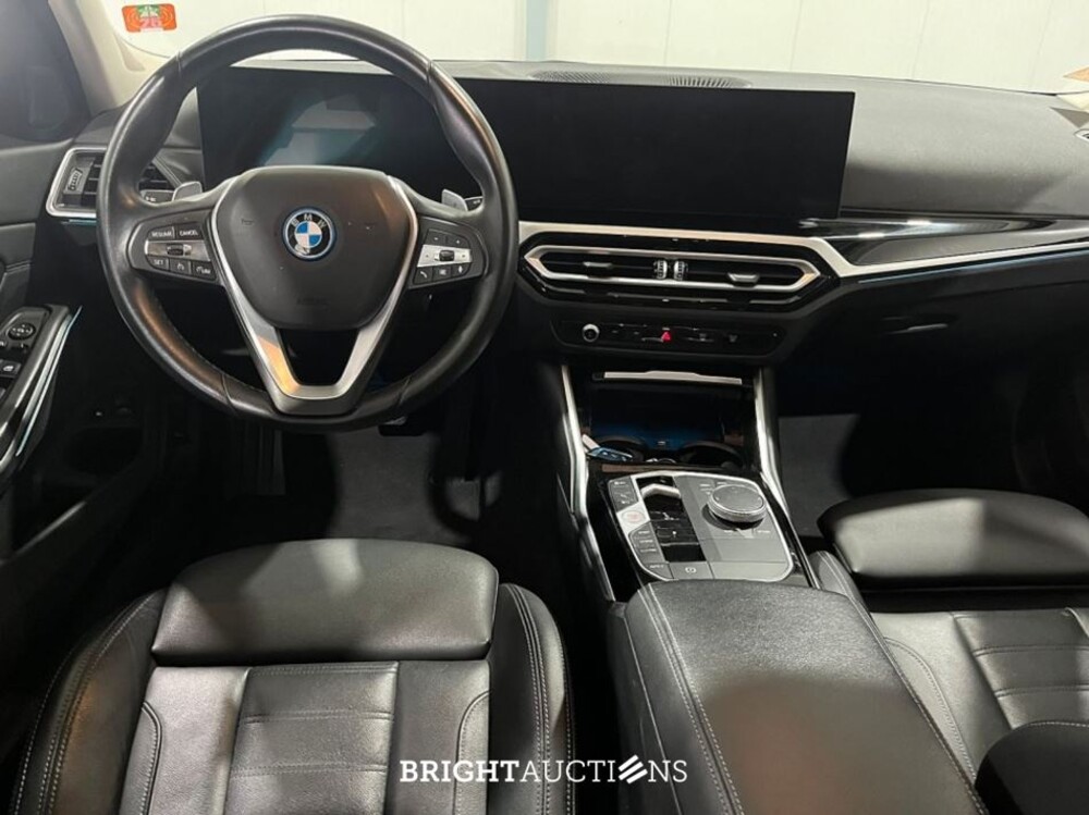 BMW 320e 3 Serie Touring 272pk 2023 (Origineel-NL) 3-Serie, T-102-HT