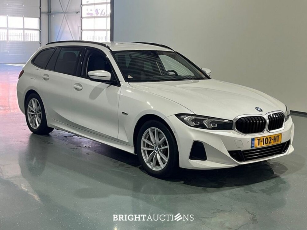 BMW 320e 3 Serie Touring 272pk 2023 (Origineel-NL) 3-Serie, T-102-HT