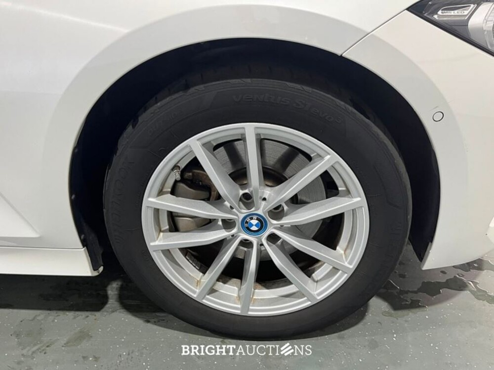 BMW 320e 3 Serie Touring 272pk 2023 (Origineel-NL) 3-Serie, T-102-HT