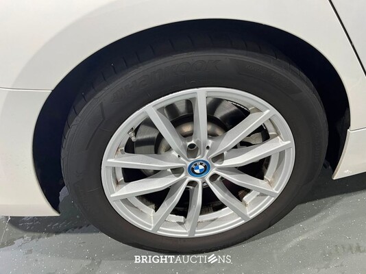 BMW 320e 3 Serie Touring 272pk 2023 (Origineel-NL) 3-Serie, T-102-HT