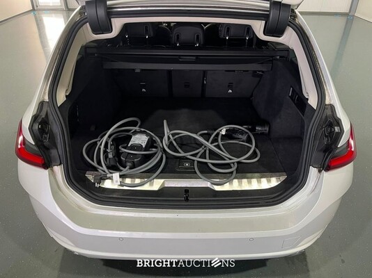 BMW 320e 3 Serie Touring 272pk 2023 (Origineel-NL) 3-Serie, T-102-HT