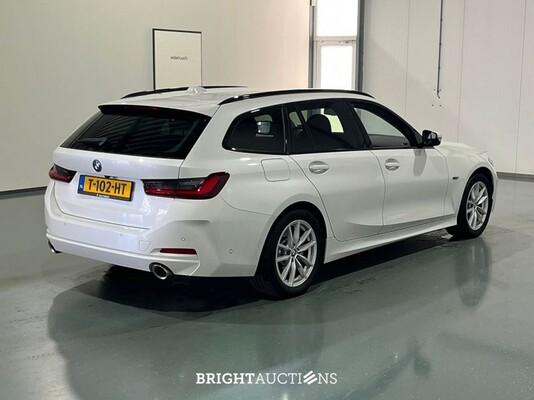 BMW 320e 3 Serie Touring 272pk 2023 (Origineel-NL) 3-Serie, T-102-HT
