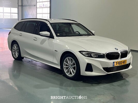 BMW 320e 3 Serie Touring 272pk 2023 (Origineel-NL) 3-Serie, T-102-HT