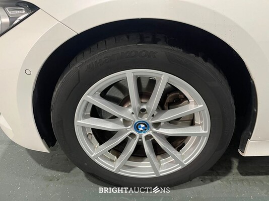 BMW 320e 3 Serie Touring 272pk 2023 (Origineel-NL) 3-Serie, T-102-HT