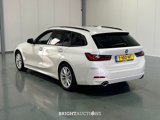 BMW 320e 3 Serie Touring 272pk 2023 (Origineel-NL) 3-Serie, T-102-HT