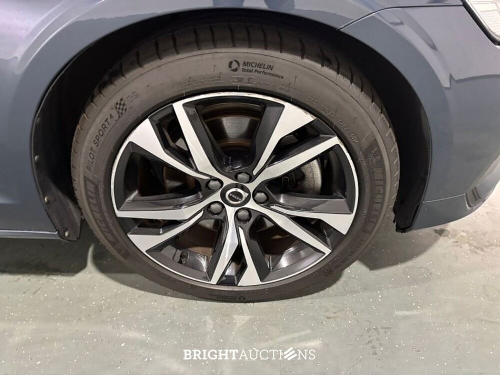 Volvo V60 B3 Essential 2.0 163pk 2022 (Origineel-NL), R-063-BD