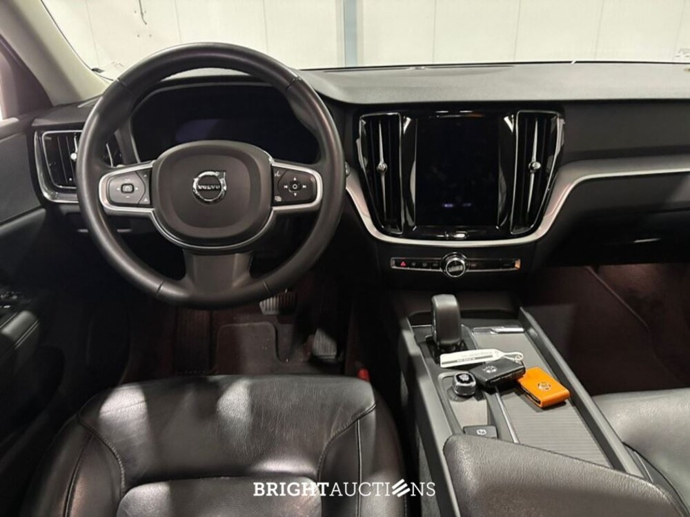 Volvo V60 B3 Essential 2.0 163pk 2022 (Origineel-NL), R-063-BD