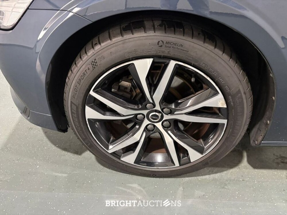 Volvo V60 B3 Essential 2.0 163pk 2022 (Origineel-NL), R-063-BD