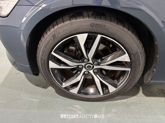 Volvo V60 B3 Essential 2.0 163pk 2022 (Origineel-NL), R-063-BD
