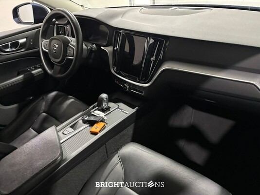 Volvo V60 B3 Essential 2.0 163pk 2022 (Origineel-NL), R-063-BD