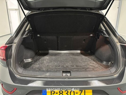 Volkswagen T-Roc Life Business 1.5 TSI 150pk 2022 (Origineel-NL), P-830-ZL