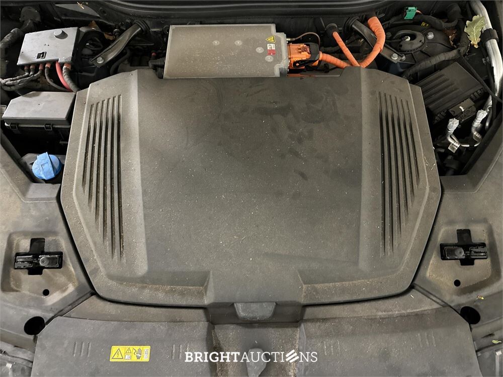 Audi e-tron 50 quattro edition 71 kWh 313pk 2020 (Origineel-NL + 1e eigenaar), J-948-HF