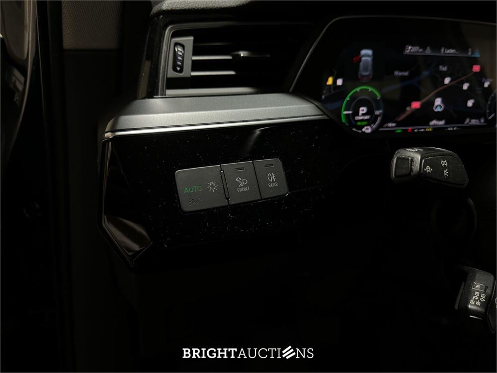 Audi e-tron 50 quattro edition 71 kWh 313pk 2020 (Origineel-NL + 1e eigenaar), J-948-HF