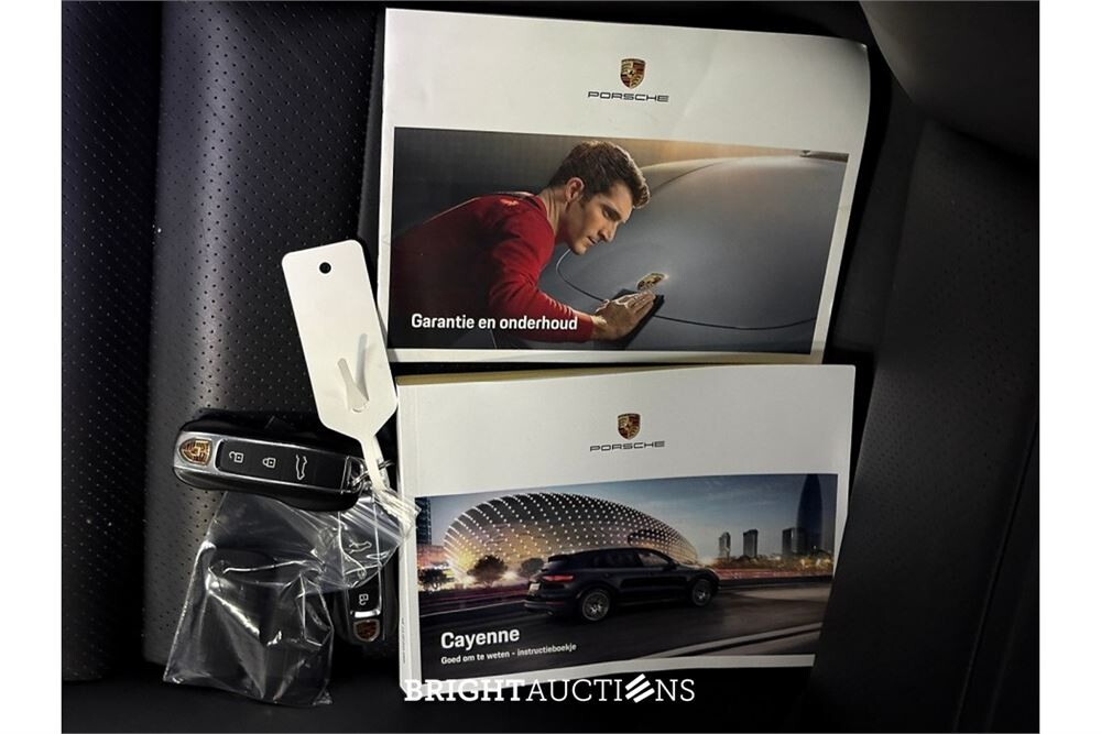 Porsche Cayenne E-Hybrid 3.0 476pk 2021 (Origineel-NL), L-677-RB
