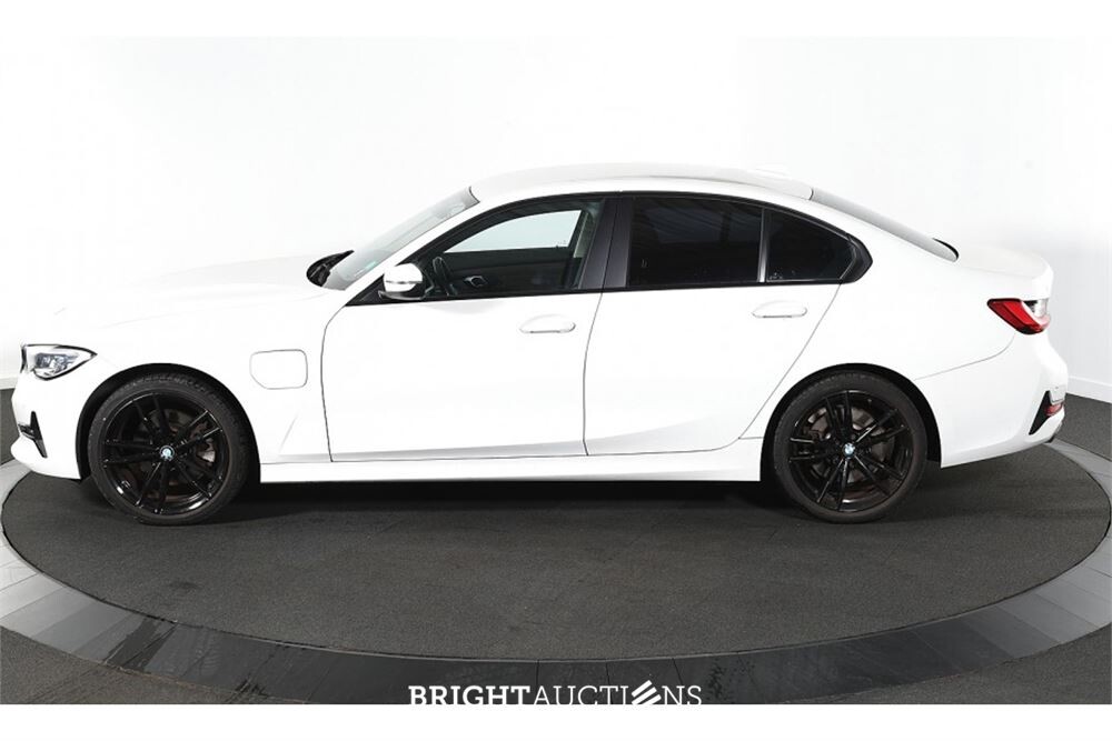 BMW 320e Business Edition Plus 276pk 2021 (Origineel-NL) 3-Serie, L-662-VT