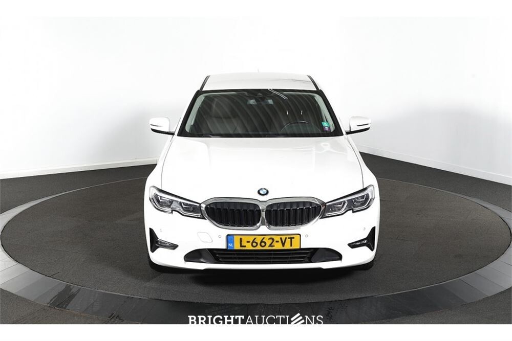 BMW 320e Business Edition Plus 276pk 2021 (Origineel-NL) 3-Serie, L-662-VT