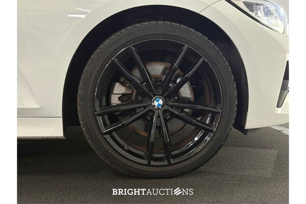 BMW 320e Business Edition Plus 276pk 2021 (Origineel-NL) 3-Serie, L-662-VT