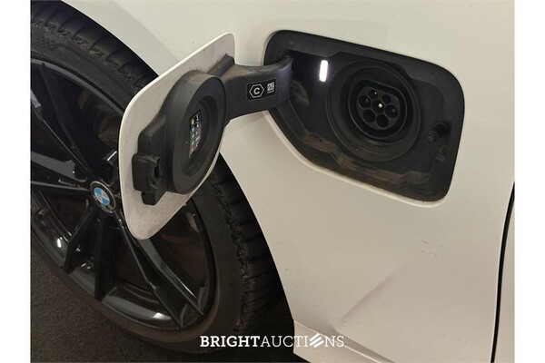 BMW 320e Business Edition Plus 276pk 2021 (Origineel-NL) 3-Serie, L-662-VT