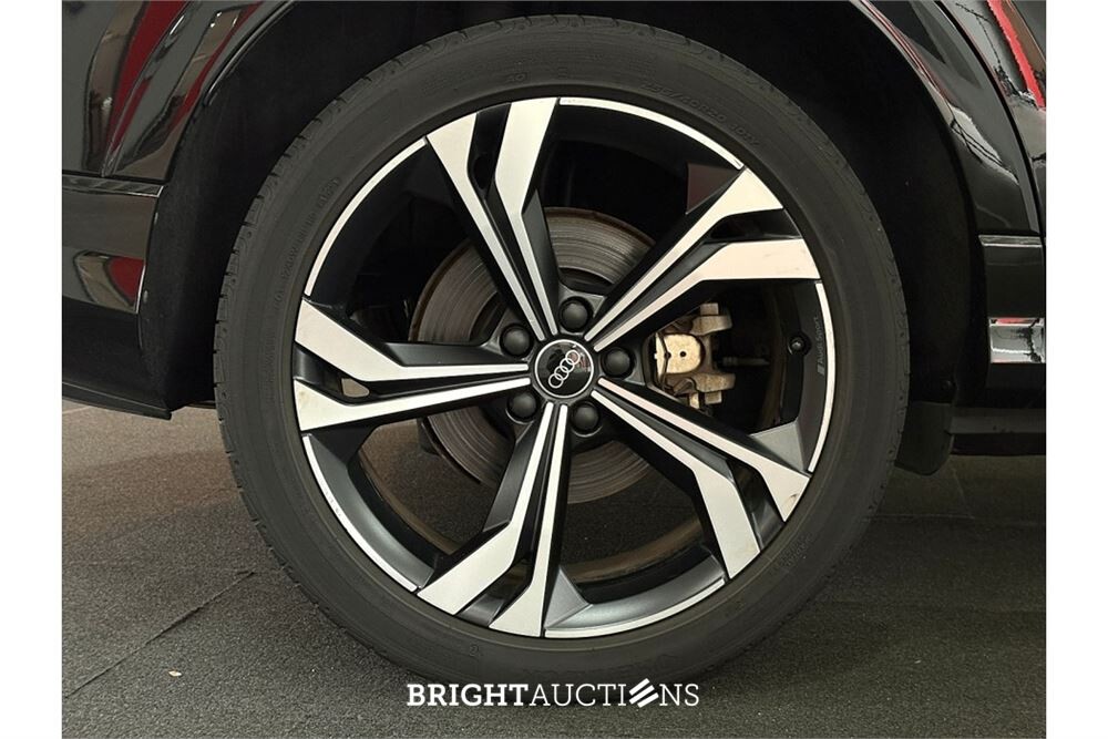 Audi Q3 45 e S Edition TFSI 266pk 2021 (Origineel-NL), L-433-JX