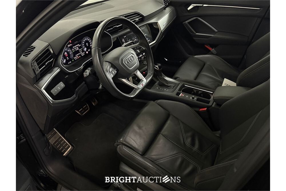 Audi Q3 45 e S Edition TFSI 266pk 2021 (Origineel-NL), L-433-JX