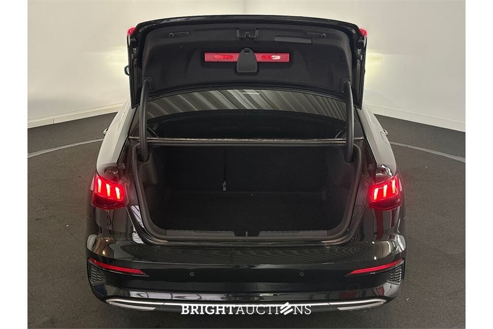 Audi A3 Limousine 30 Advanced edition TFSI 110pk 2022 (Origineel-NL), P-150-ZV