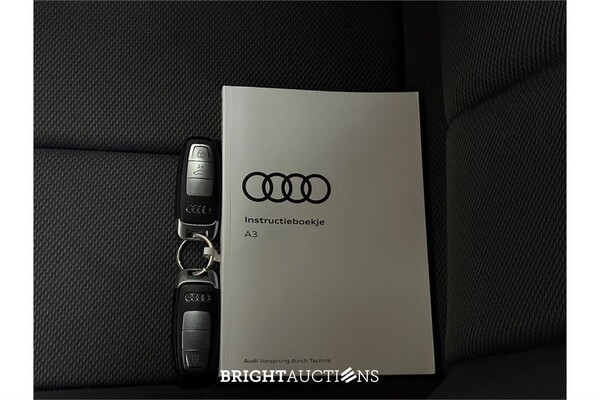 Audi A3 Limousine 30 Advanced edition TFSI 110pk 2022 (Origineel-NL), P-150-ZV
