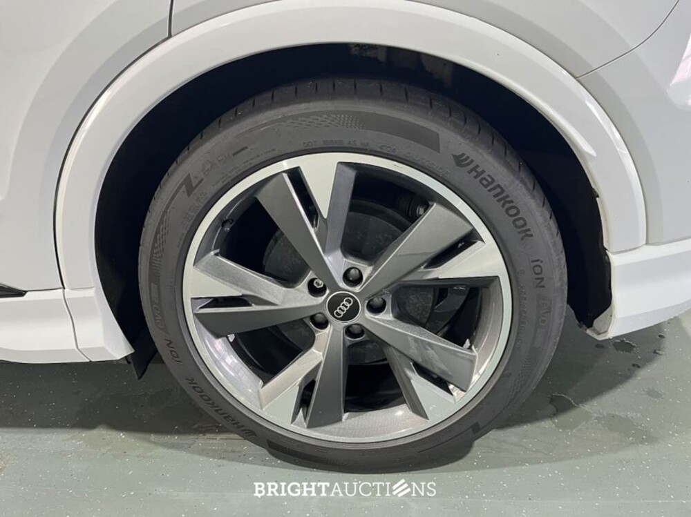 Audi Q4 e-tron 40 Launch edition S Competition 77 kWh 204pk 2022 (Origineel-NL), P-284-SV
