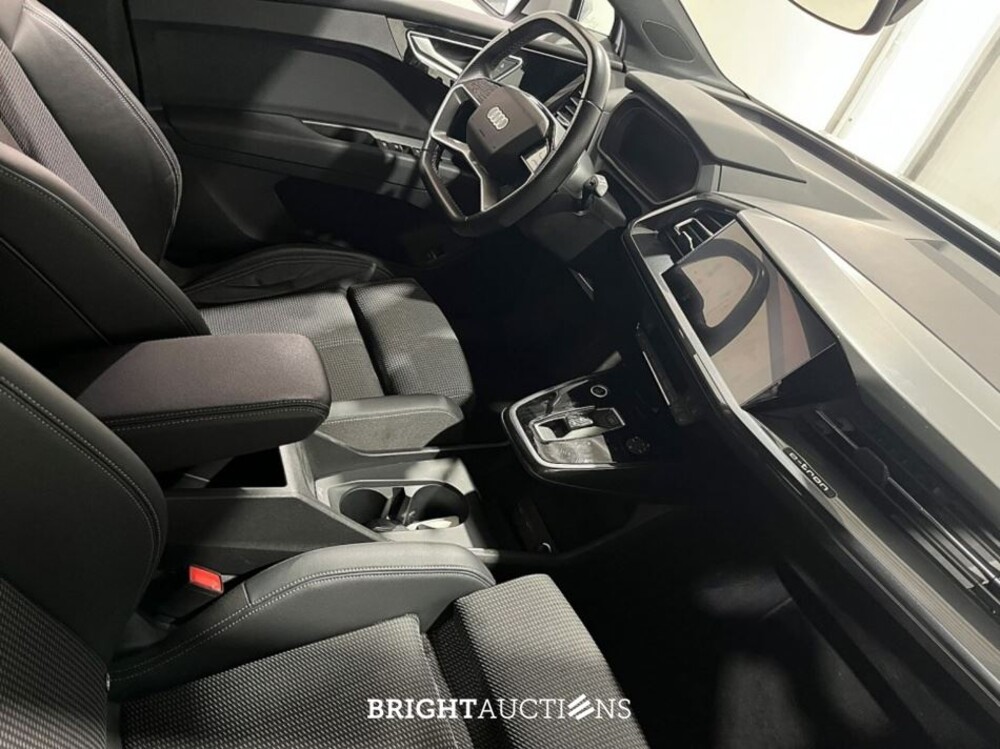 Audi Q4 e-tron 40 Launch edition S Competition 77 kWh 204pk 2022 (Origineel-NL), P-284-SV