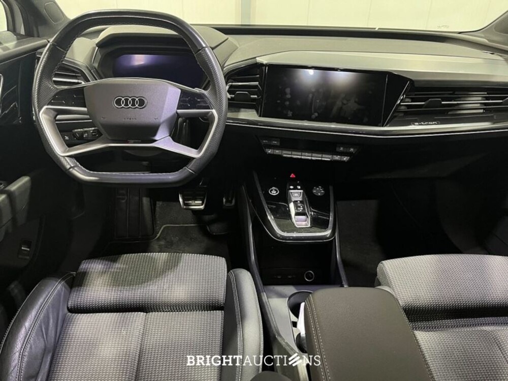 Audi Q4 e-tron 40 Launch edition S Competition 77 kWh 204pk 2022 (Origineel-NL), P-284-SV
