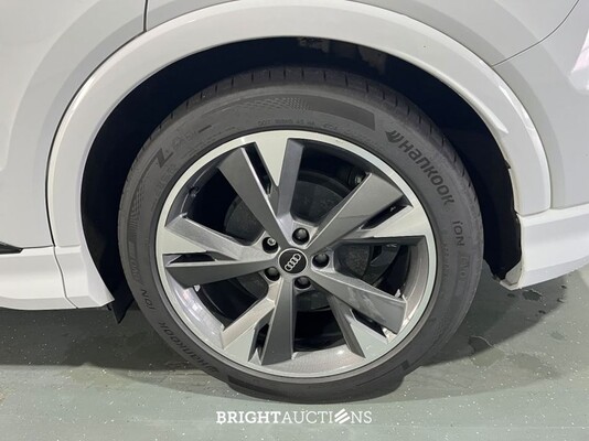Audi Q4 e-tron 40 Launch edition S Competition 77 kWh 204pk 2022 (Origineel-NL), P-284-SV