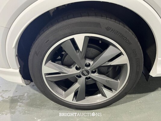 Audi Q4 e-tron 40 Launch edition S Competition 77 kWh 204pk 2022 (Origineel-NL), P-284-SV