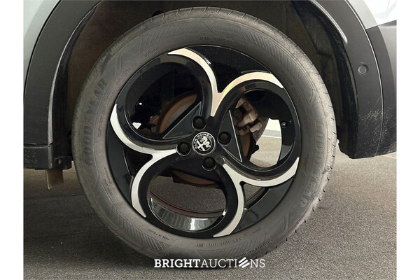Alfa Romeo Junior Turbo Hybrid Ibrida Speciale 1.2 156pk 2025 (Origineel-NL), HRH-58-H