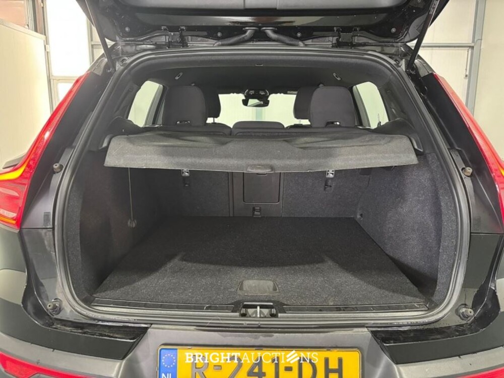 Volvo XC40 Recharge Core 231pk 2022 (Origineel-NL), R-241-DH