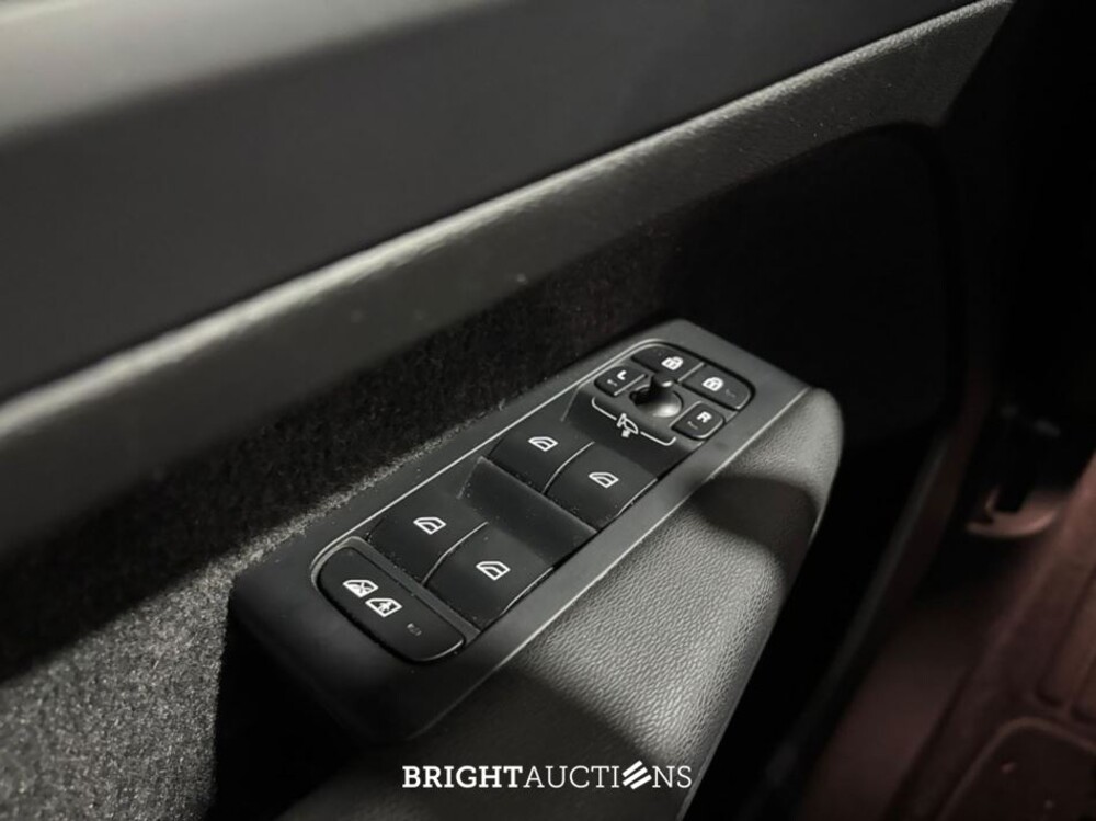 Volvo XC40 Recharge Core 231pk 2022 (Origineel-NL), R-241-DH
