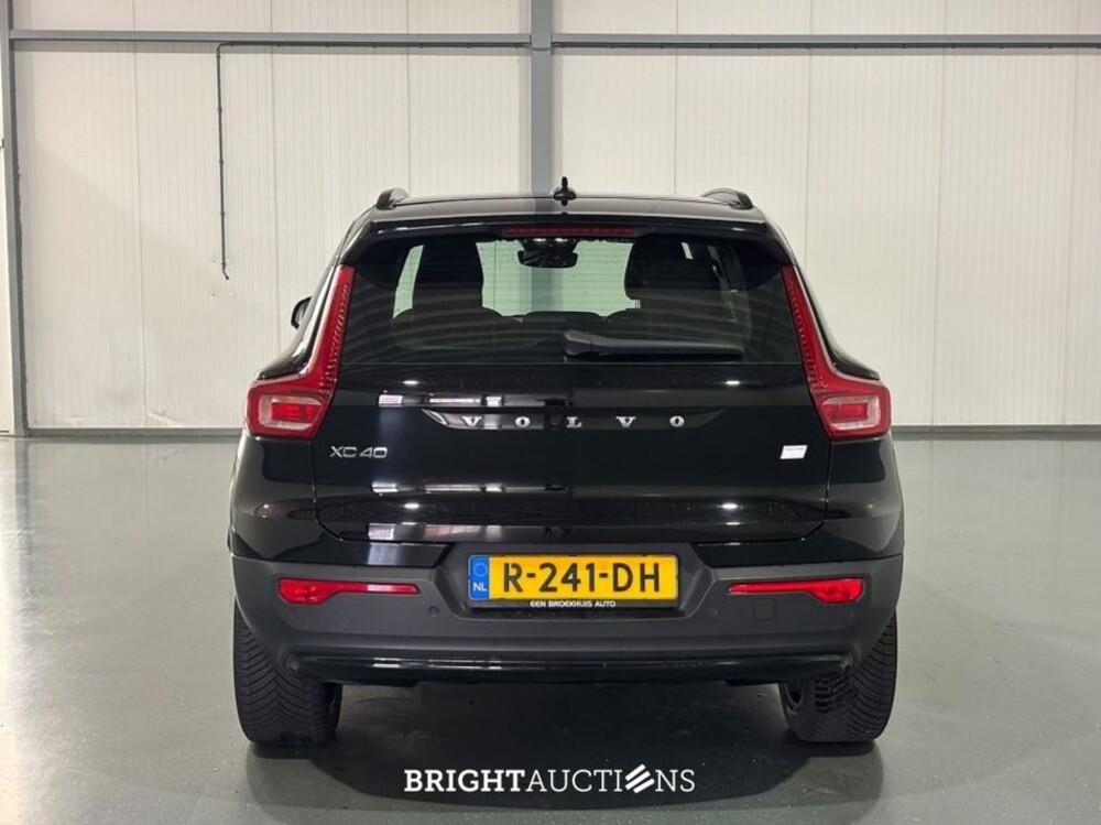 Volvo XC40 Recharge Core 231pk 2022 (Origineel-NL), R-241-DH