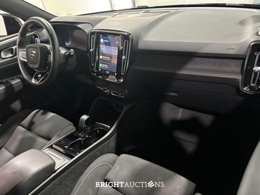 Volvo XC40 Recharge Core 231pk 2022 (Origineel-NL), R-241-DH