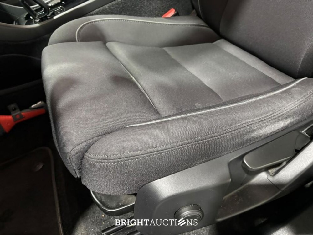 Volvo XC40 Recharge Core 231pk 2022 (Origineel-NL), R-241-DH