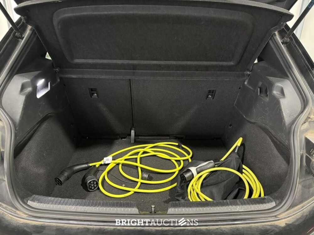Volkswagen ID.3 Life 58 kWh 204pk 2021 (Origineel-NL), L-008-PJ