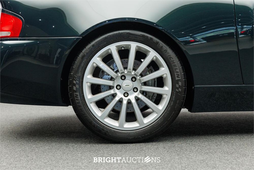 Aston Martin Vanquish 5.9 V12 469pk 2001, 83-RX-FJ