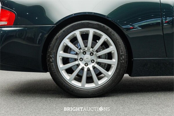 Aston Martin Vanquish 5.9 V12 469pk 2001, 83-RX-FJ