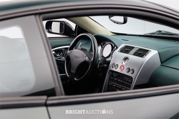 Aston Martin Vanquish 5.9 V12 469pk 2001, 83-RX-FJ