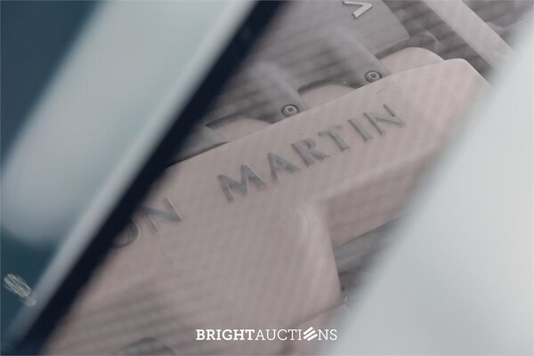 Aston Martin Vanquish 5.9 V12 469pk 2001, 83-RX-FJ